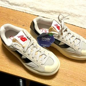 New Balance CT302 in black/moonbeam